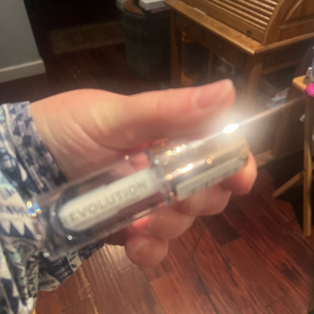Revolution Glossy Clear Lip Shine